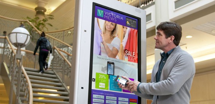 potencia-tu-carteleria-digital-con-redes-sociales-interaccion-en-tiempo-real