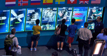 60 pantallas táctiles interactivas son la nueva atracción del Kennedy Space Center de los Estados Unidos  