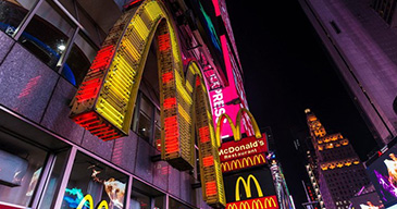 McDonald's simplifica las ventas adicionales con la señalización digital
