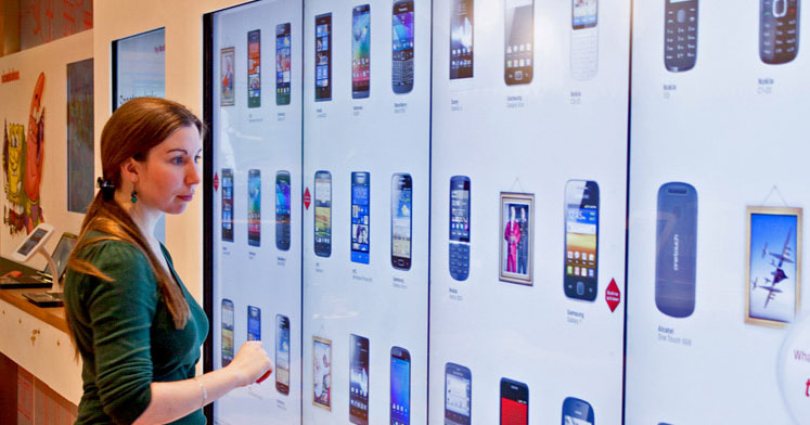 Pantallas táctiles interactivas mejoran la venta de smartphones